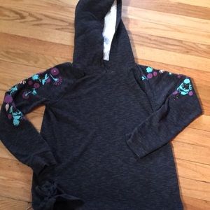 Girl’s Mudd hoodie with Sherpa-lined hood